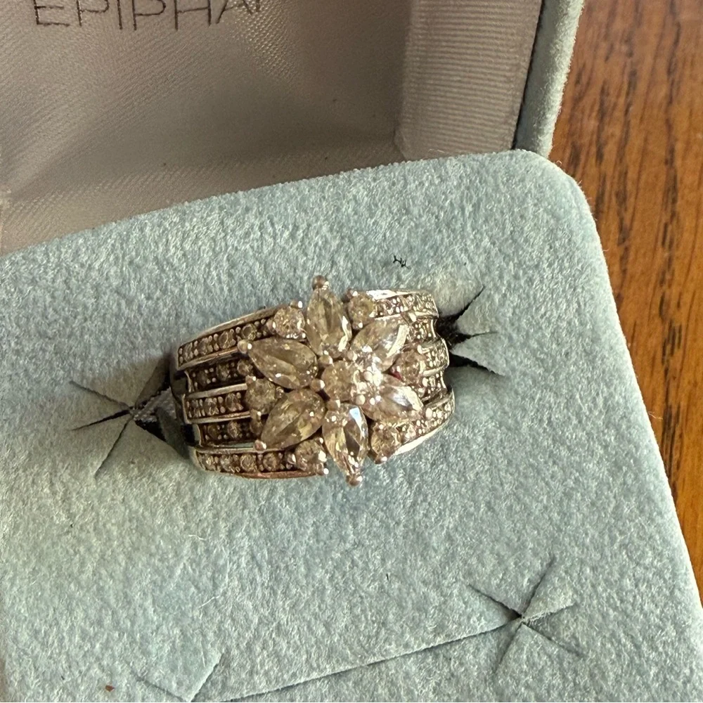 Vintage SW Sterling Silver Flower Ring – Size 6 – Marquise & Round CZ - Picture 2 of 10